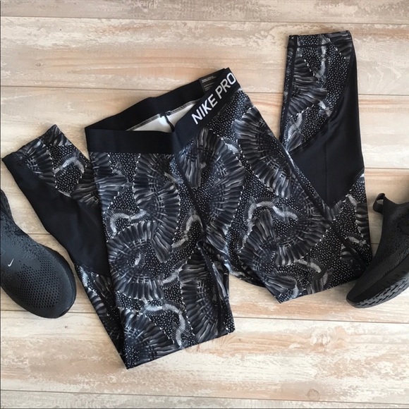 NWT Nike Pro Printed Women’s Tights - Picture 4 of 8